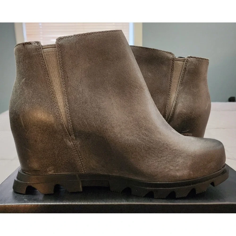 SOREL®‎ Women's 9.5 WIDE Joan Of Arctic™ Wedge III Zip Boot, Quarry/Black - $220